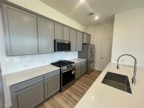 5558 Amber Brook Ln in Fulshear, TX - Building Photo - Building Photo