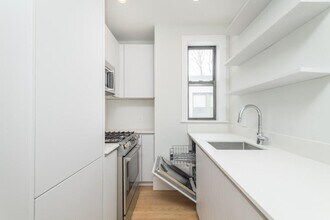 8 Elko St, Unit 12 in Boston, MA - Foto de edificio - Building Photo