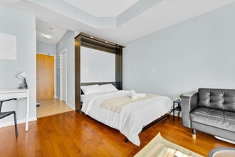 25 York St in Toronto, ON - Building Photo - Building Photo