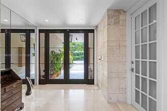 6124 Paradise Point Dr in Palmetto Bay, FL - Building Photo - Building Photo