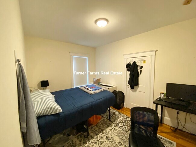 17 Sunset St, Unit 1 in Boston, MA - Foto de edificio - Building Photo