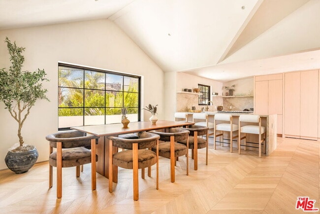 8353 Sunset View Dr in Los Angeles, CA - Building Photo - Building Photo
