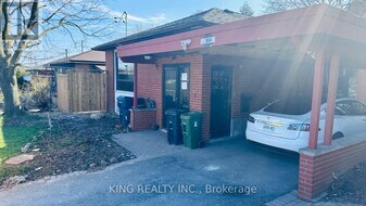 994 Brimley Rd in Toronto, ON - Building Photo