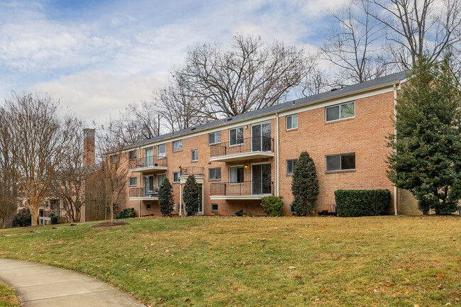 Parkside Condominium in Bethesda, MD - Foto de edificio - Building Photo