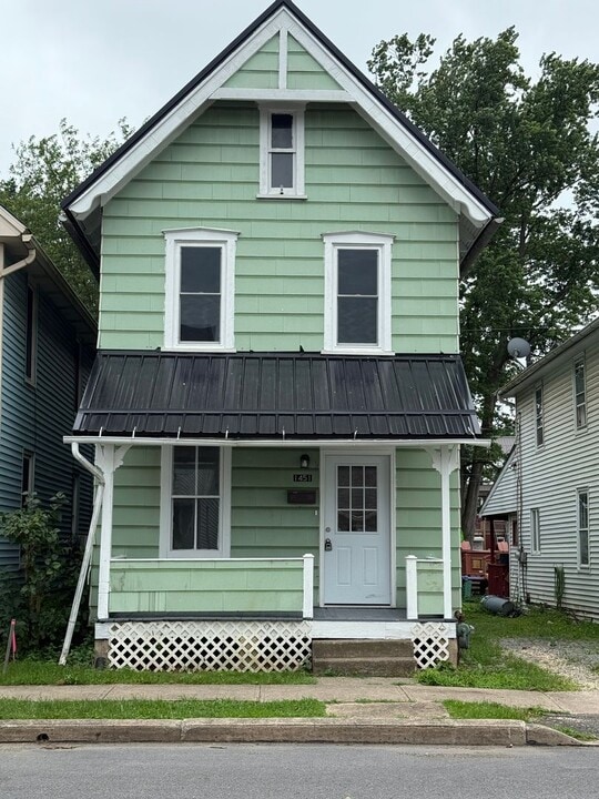 1451 Scott St in Williamsport, PA - Building Photo