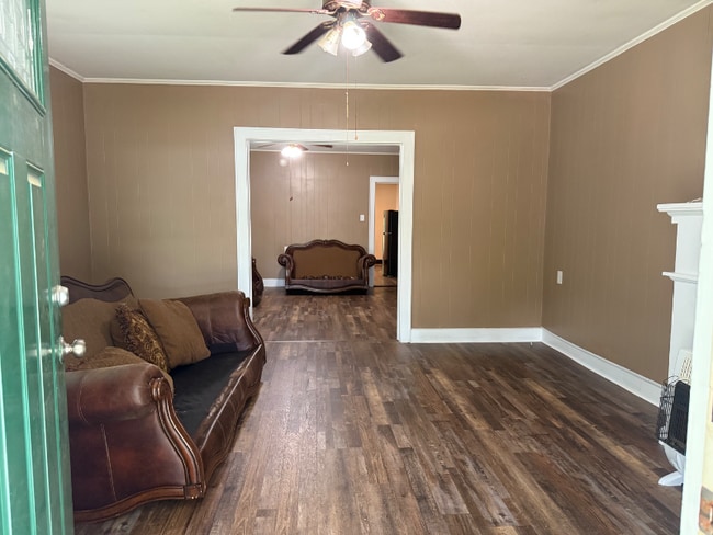 1715 E Main St in Nacogdoches, TX - Building Photo - Building Photo