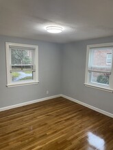 13 Town Hill St, Unit 2 in Quincy, MA - Foto de edificio - Building Photo