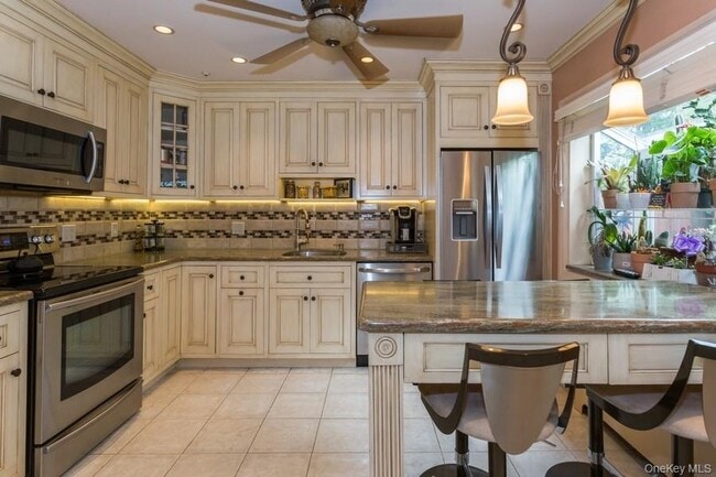 183 Wickham Rd in Garden City, NY - Building Photo - Building Photo