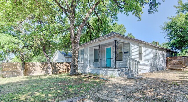 2910 E 12th St in Austin, TX - Building Photo - Building Photo
