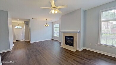 620 Elfin Ct in Winnabow, NC - Foto de edificio - Building Photo