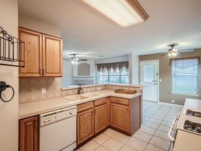 215 Spruce Dr in Kyle, TX - Building Photo - Building Photo