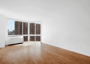 420 W 42nd St in New York, NY - Foto de edificio - Building Photo