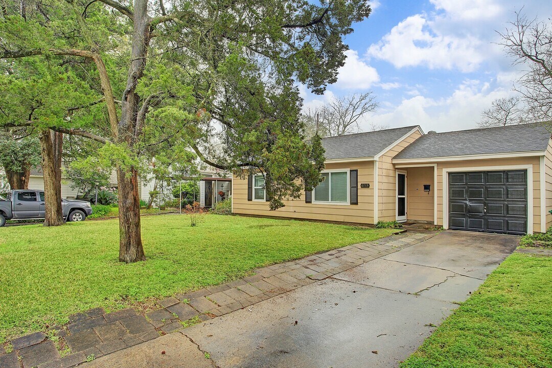 6713 Barney Rd in Houston, TX - Building Photo