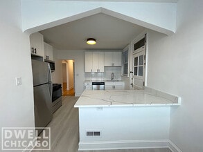 5800 N Richmond St, Unit 2 in Chicago, IL - Building Photo - Building Photo