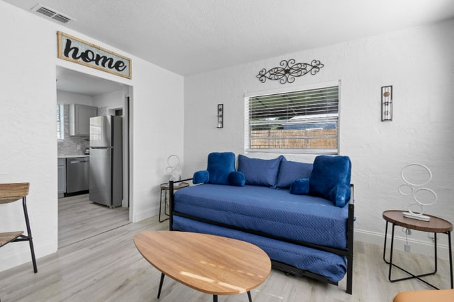 2600 S Crystal Lake Dr in Orlando, FL - Building Photo - Building Photo