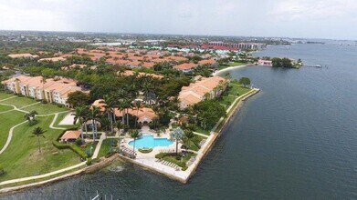 160 Yacht Club Way, Unit 102 in Hypoluxo, FL - Building Photo - Building Photo