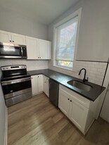 5102 Spruce St, Unit 1Fl in Philadelphia, PA - Building Photo