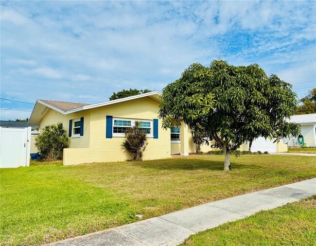 14025 Yacht Club Blvd in Seminole, FL - Building Photo - Building Photo