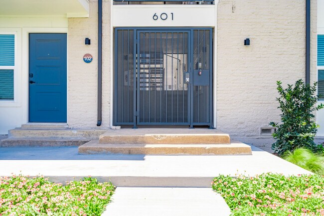Kirby Yards at Bishop Ridge in Dallas, TX - Building Photo - Building Photo