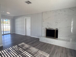 10341 N Loop Blvd in California City, CA - Building Photo - Building Photo