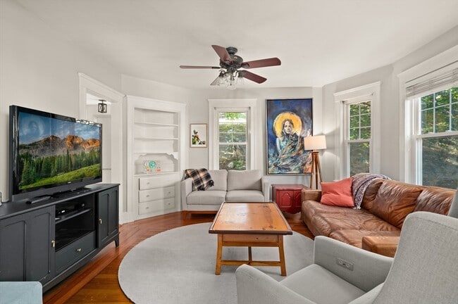 32 Charles St in Wakefield, MA - Building Photo - Building Photo