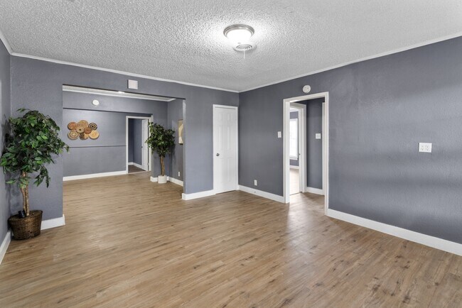 1106 Oak St in Grand Prairie, TX - Building Photo - Building Photo