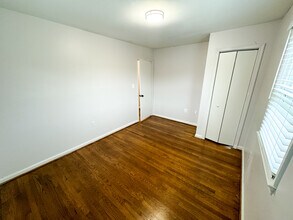 8320 Telegraph Rd in Lorton, VA - Foto de edificio - Building Photo