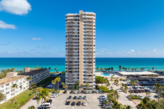 Hemispheres Condominiums in Hallandale Beach, FL - Building Photo - Building Photo