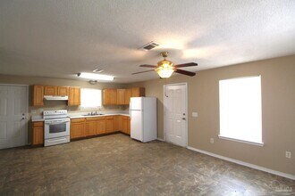 8437 Cherry Ave in Pensacola, FL - Building Photo - Building Photo