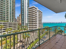 1408 Brickell Bay Dr in Miami, FL - Building Photo