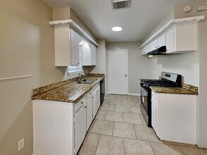 1314 Kenwick Pl in Pasadena, TX - Building Photo - Building Photo