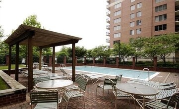 901 North Monroe Street, Unit Apt 1203 in Arlington, VA - Building Photo - Building Photo