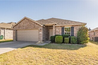 5837 Mirror Ridge Dr in Fort Worth, TX - Building Photo - Building Photo