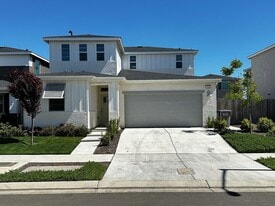 2458 Fidalgo Way in Merced, CA - Building Photo