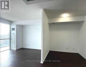 352 Front St W in Toronto, ON - Building Photo - Building Photo