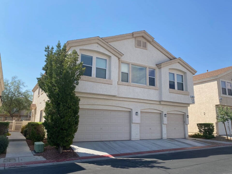 8625 Tomnitz Ave in Las Vegas, NV - Building Photo