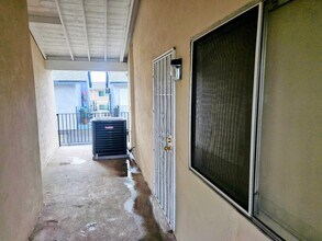 141 Greentree Ln in La Habra, CA - Foto de edificio - Building Photo