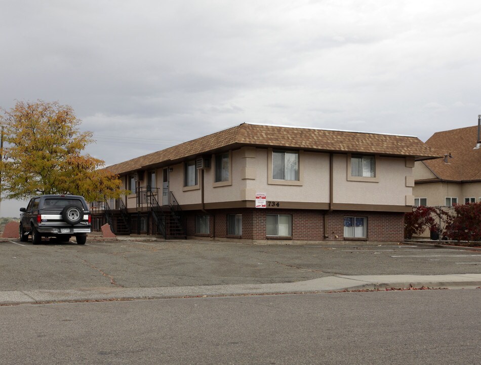 Chapa Apartments in Pueblo, CO - Building Photo