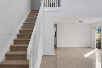 106 Gables Blvd in Weston, FL - Building Photo - Building Photo