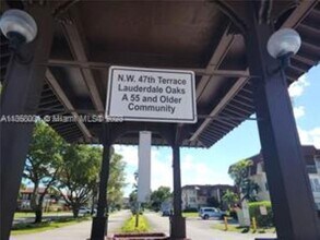 2901 NW 47th Terrace in Lauderdale Lakes, FL - Foto de edificio - Building Photo