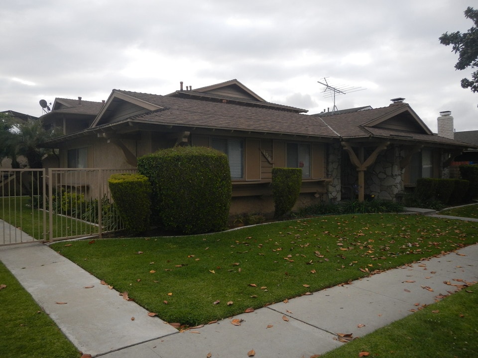 136 Delano St, Unit 3 in Anaheim, CA - Building Photo