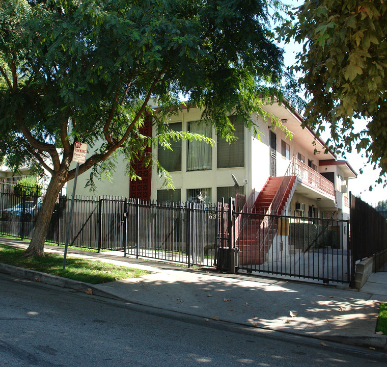 636 Robinson St in Los Angeles, CA - Building Photo