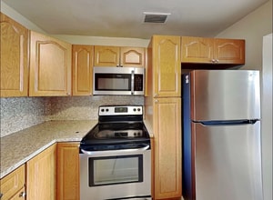 2610 SW 121st Ave in Miami, FL - Building Photo - Building Photo