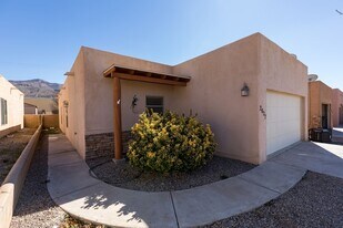 2637 Las Alturas Ct in Alamogordo, NM - Building Photo
