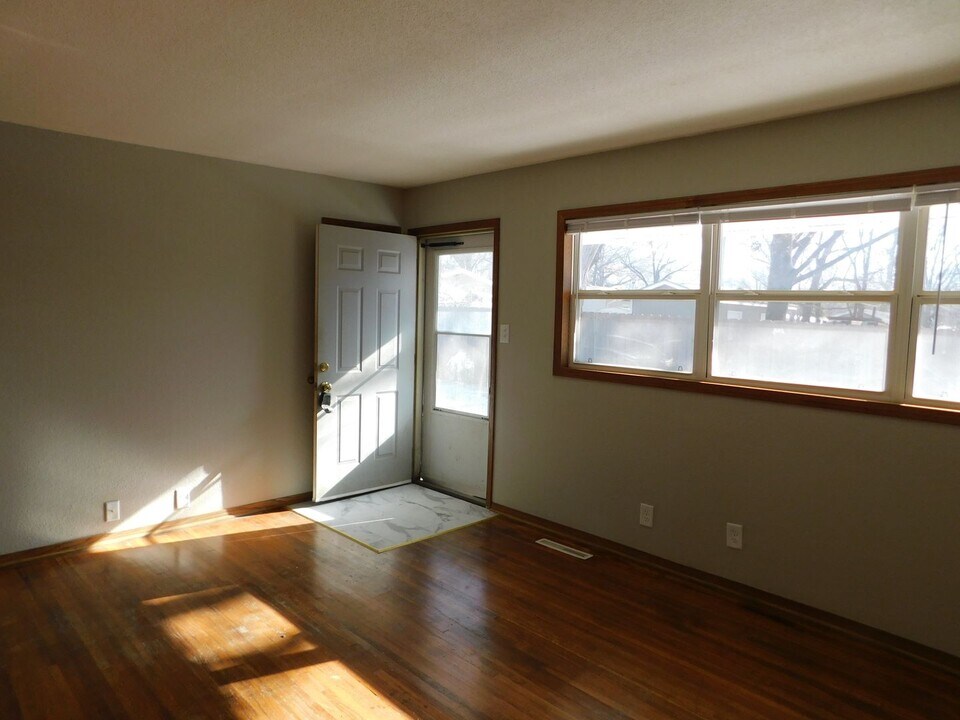 1670 Lawndale Ave in El Dorado, KS - Building Photo