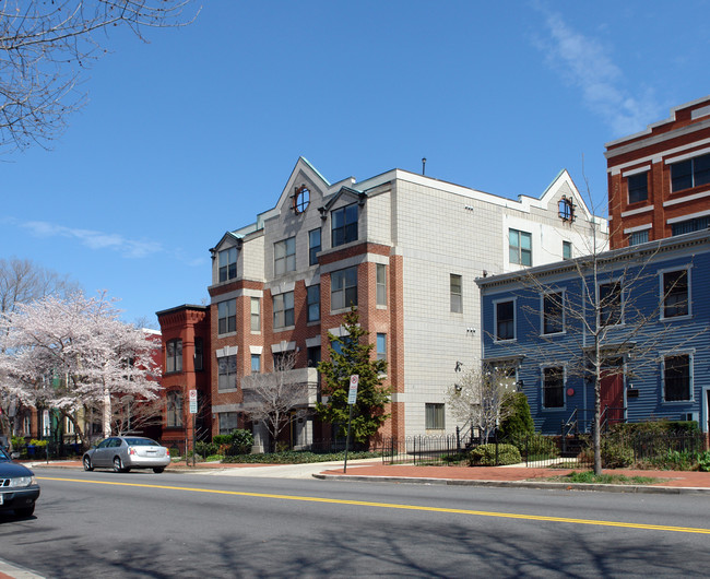 327 8th St NE in Washington, DC - Building Photo - Building Photo