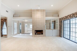 14823 River Glen N, Unit 1 Bedroom 0406 in San Antonio, TX - Building Photo - Building Photo