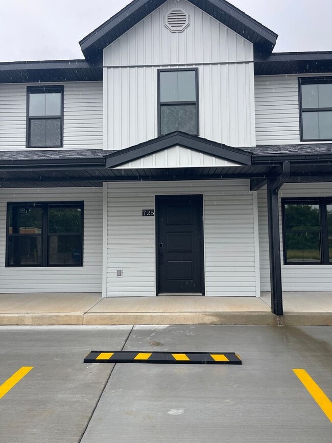 727 Howard Dr