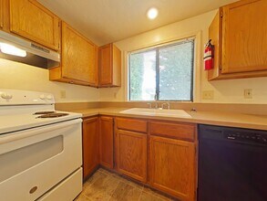 1128 NE Conser Pl in Corvallis, OR - Building Photo - Building Photo