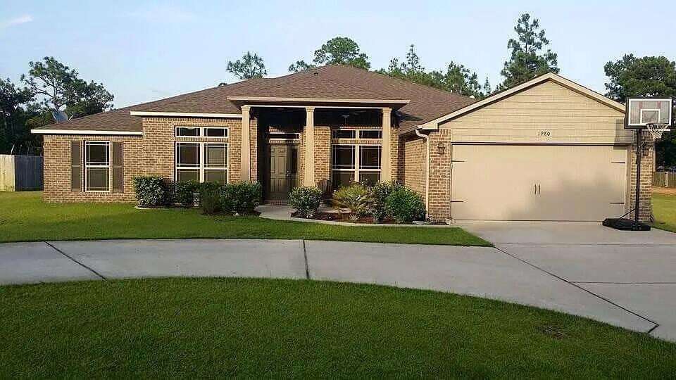 1980 Coral St in Navarre, FL - Building Photo